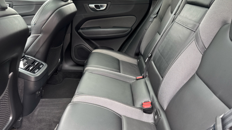 Volvo Xc60 2.0 B5P R DESIGN 5dr AWD Geartronic Petrol Estate